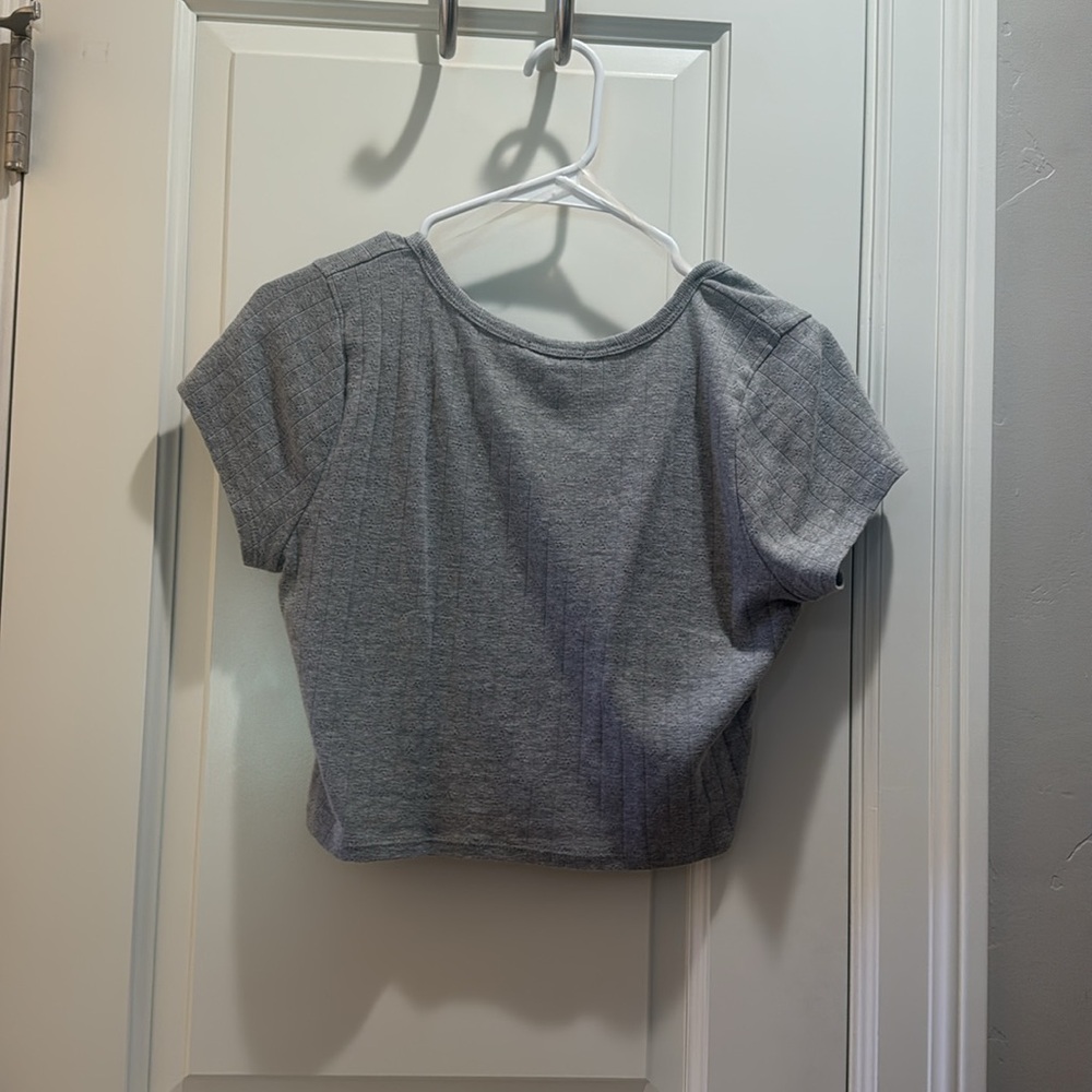 Ivy and Main - Gray Cropped Top - Picture 2 of 3